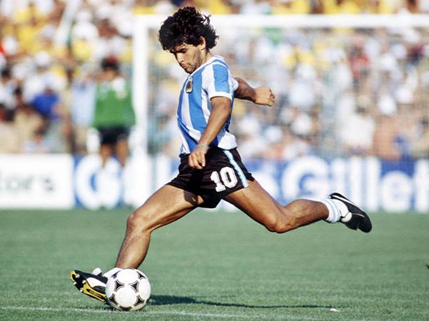 Diego Maradona là một trong những tiền đạo cắm vĩ đại nhất trong lịch sử bóng đá