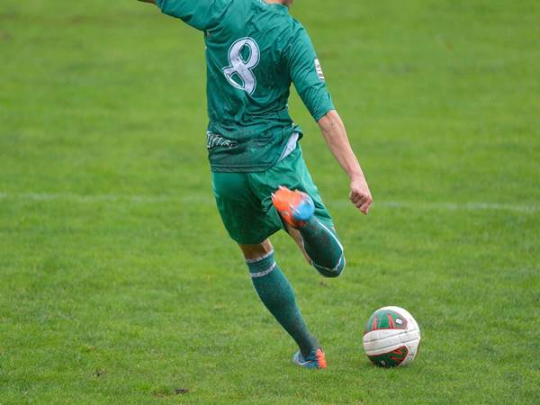 Cách sút bóng xa hiệu quả và mẹo nhỏ trong cách sút xa